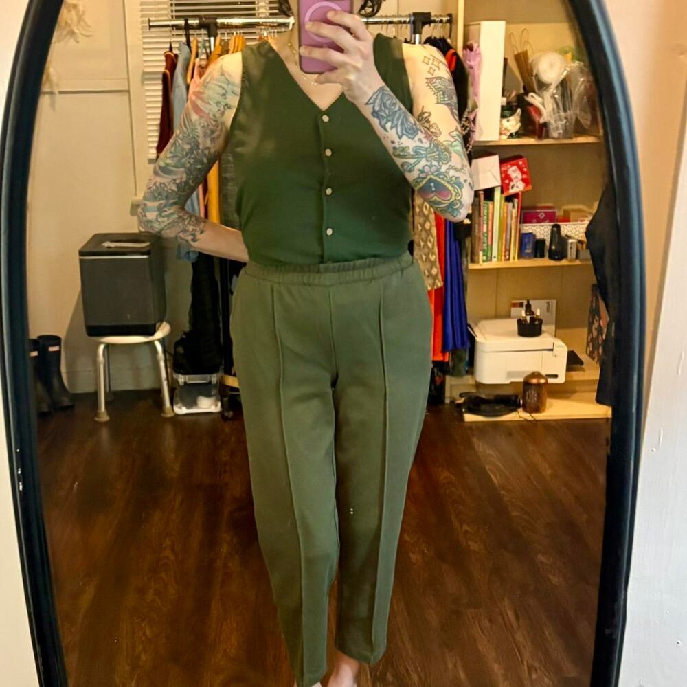 Moss green pintucked joggers slim fit
